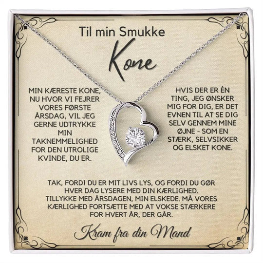 Hjerteformet halskæde i rustfrit stål med 14k hvidguldsbelægning og glitrende sten. En betydningsfuld gave til kone fra mand – ideel til 1-års bryllupsdag.