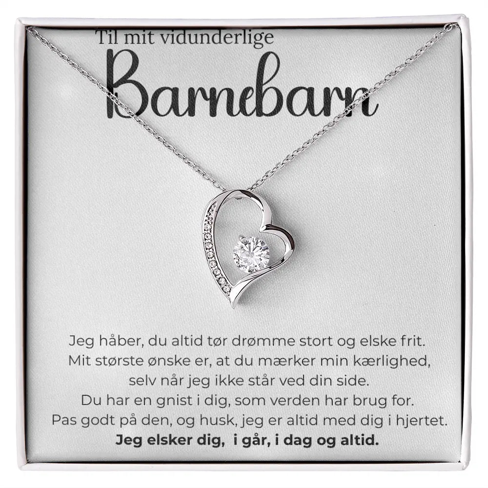 Kærlig gave fra bedsteforældre til barnebarn med hjerte og kort fyldt med følelser