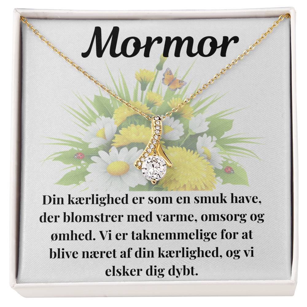 Elegant halskæde med personligt kort - Hjertevarmende gave til mormor
