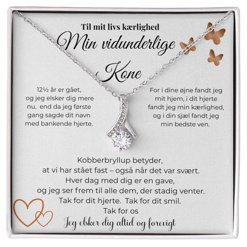 Elegant halskæde i sølvfarvet finish med klar sten, symbol på kærlighed og 12½ år sammen, gave til kone