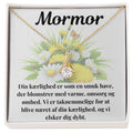 Elegant halskæde med personligt kort - Hjertevarmende gave til mormor