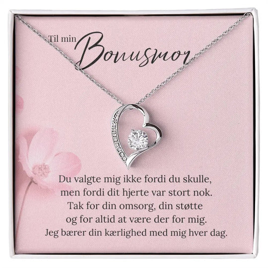 Hjerteformet halskæde i 14 karat hvidguldsbelægning med rund funklende sten og kort til bonusmor