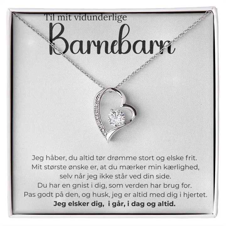 Kærlig gave fra bedsteforældre til barnebarn med hjerte og kort fyldt med følelser