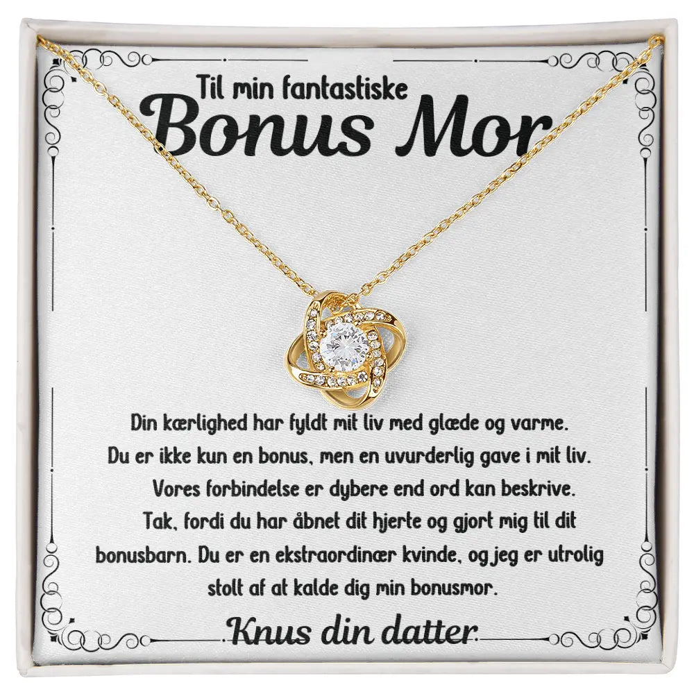 Elegant halskæde belagt med 18k guld og glitrende Cubic Zirkonia. Leveres i gaveæske med rørende korttekst til bonusmor – en følelsesfuld gave fra datter.